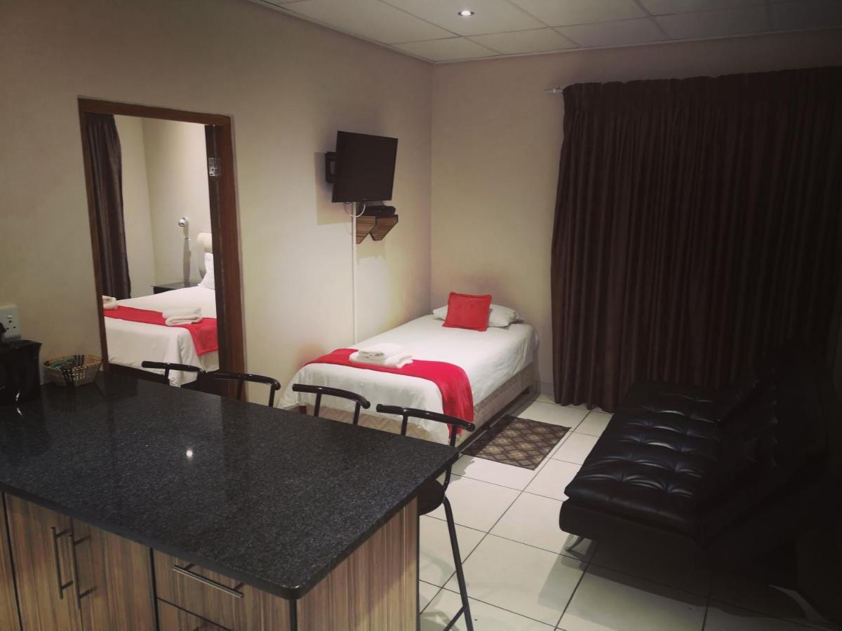 Aaa Rose Garden Guesthouse Mookgophong Exterior foto